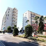 Skol 438 Super One-Bedroom Apartment With Sea Views