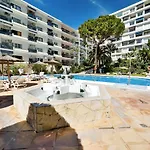 Skol 438 Super One-Bedroom Apartment With Sea Views